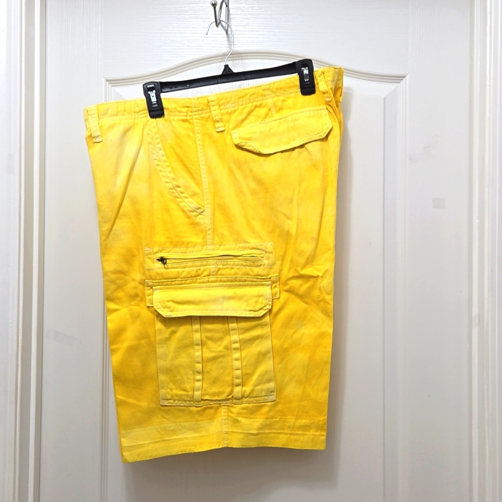 ''M25765 Men No Boundaries Tie Dye Yellow Cargo Vintage Shorts